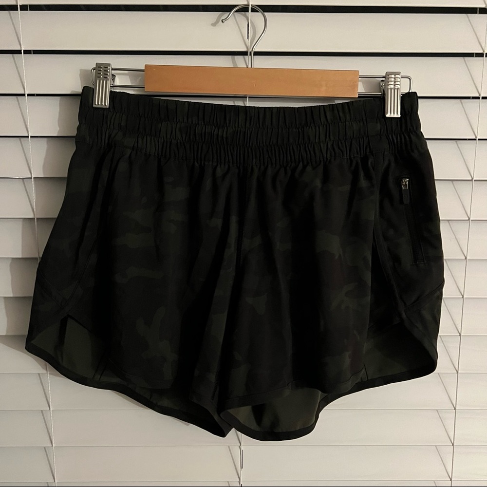 Lululemon tracker short in dark green camo